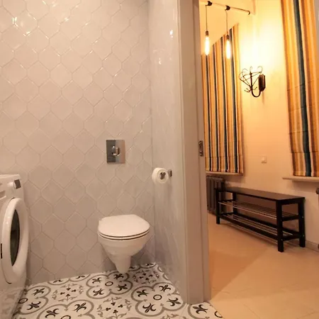 Charming 1br With Bath In Quiet Center Of Lejlighed