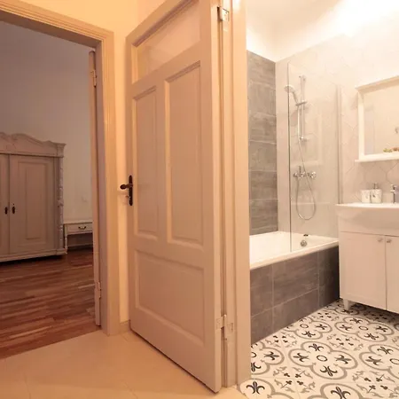 Apartment Charming 1br With Bath In Quiet Center Of Riga