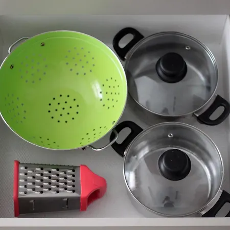 Charming 1br With Bath In Quiet Center Of