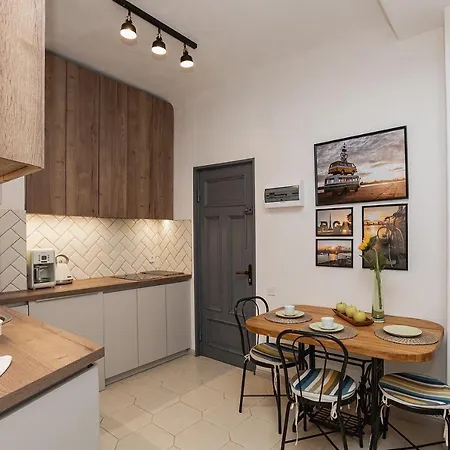 Charming 1br With Bath In Quiet Center Of Riga