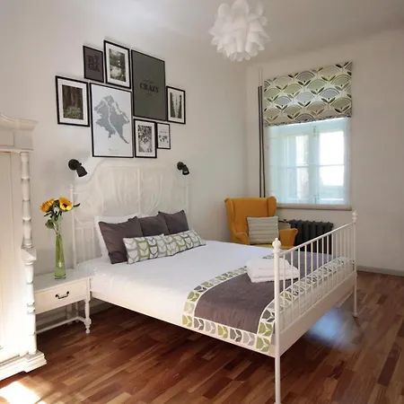 Charming 1br With Bath In Quiet Center Of アパート *