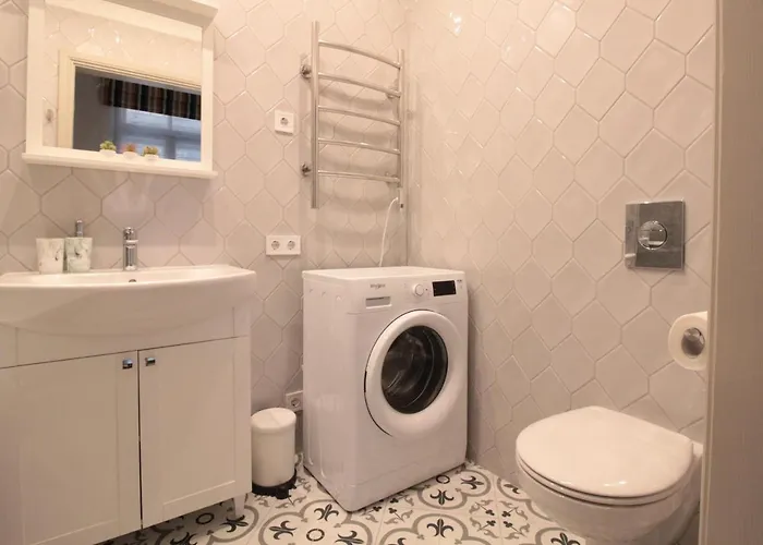 Charming 1br With Bath In Quiet Center Of *