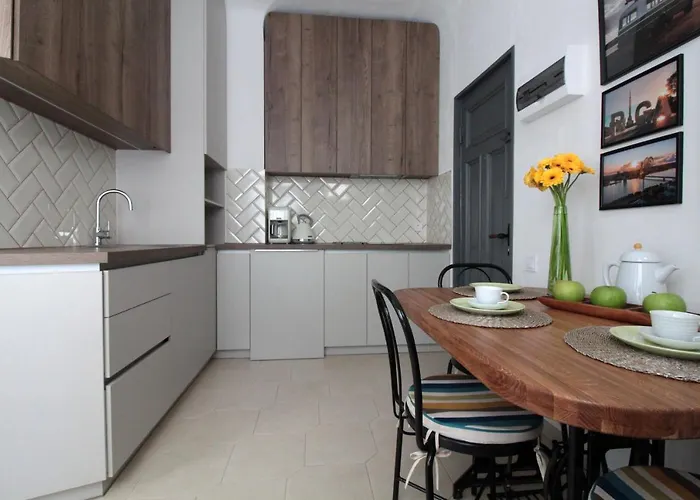 Charming 1br With Bath In Quiet Center Of * Riga