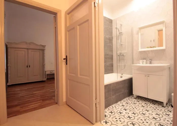 Apartment Charming 1br With Bath In Quiet Center Of Riga