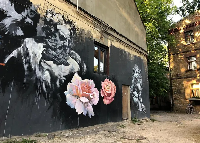 Dzīvoklis Charming 1br With Bath In Quiet Center Of Riga