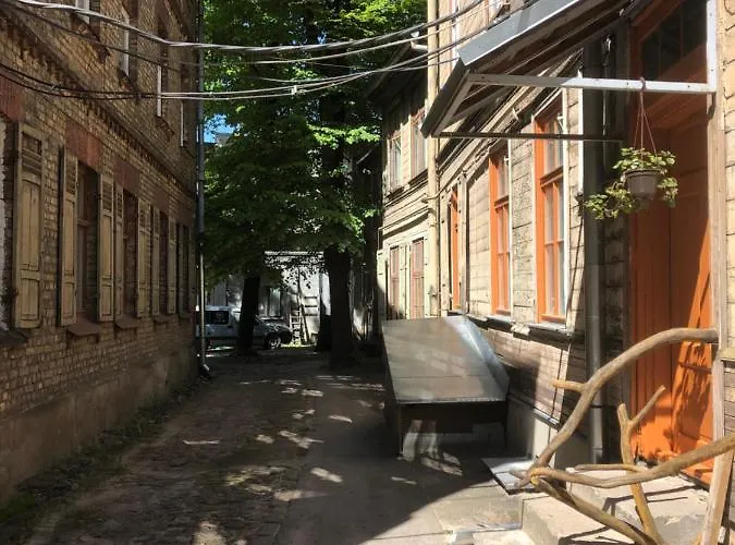 Charming 1br With Bath In Quiet Center Of Dzīvoklis *