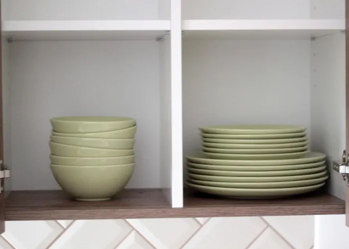 Charming 1br With Bath In Quiet Center Of Apartment *