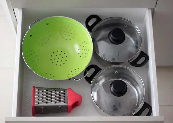 Charming 1br With Bath In Quiet Center Of