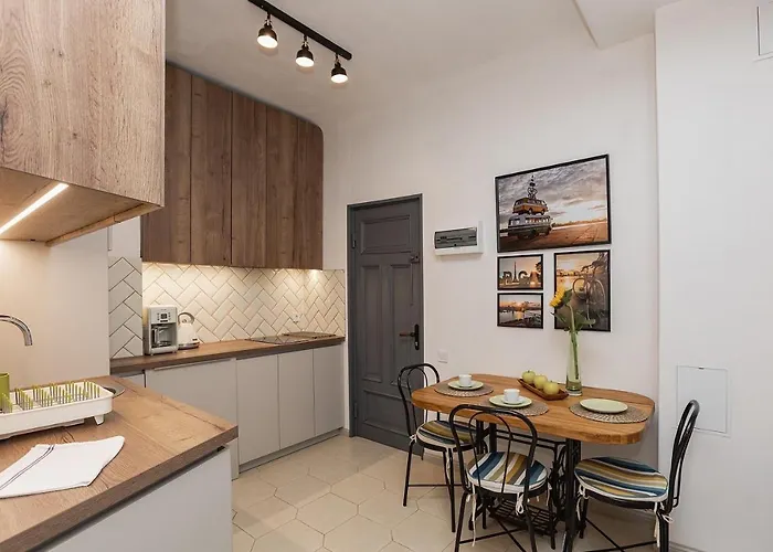 Charming 1br With Bath In Quiet Center Of Riga