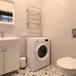Charming 1br With Bath In Quiet Center Of *