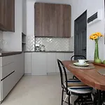 Charming 1br With Bath In Quiet Center Of * Riga