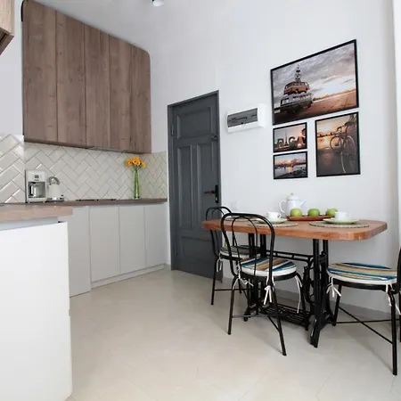 Charming 1br With Bath In Quiet Center Of Lägenhet Riga