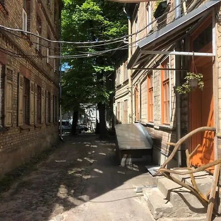 Charming 1br With Bath In Quiet Center Of Lägenhet *